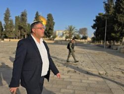 Saudi Marah Besar, Menteri Keamanan Israel Berkunjung dan Beribadah di Masjid Al-Aqsa