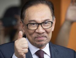 Anwar Ibrahim Didesak Serahkan Riza Chalid