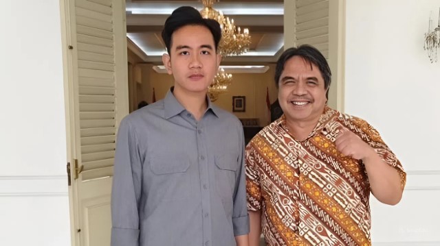 Unggah Foto Bareng Gibran, Ade Armando: Anak Muda & Wapres Terbaik Dalam Sejarah Indonesia!