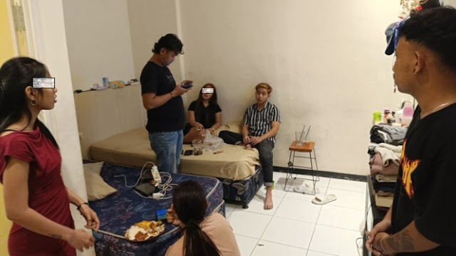 Gadis ABG Dijual Lewat MiChat, Korban Disetubuhi Si Mucikari Sebelum Layani Pelanggan
