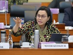 Sri Mulyani Buka Opsi Gaji Guru Tak Ditanggung Negara, Ekonom: Pernyataan Tak Bermoral