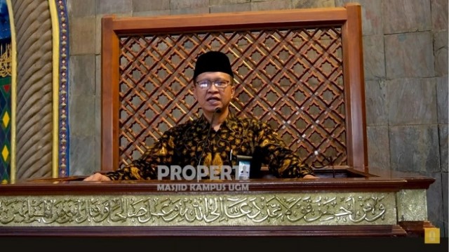 Dari Atas Mimbar Jumat Masjid UGM, Prof Suryono Beberkan Fakta Mengejutkan Soal Ijazah Jokowi!
