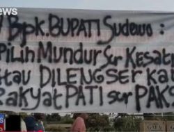 Kericuhan Pecah saat Demo Pati Tuntut Sudewo Mundur, Pagar Kantor Bupati Roboh!