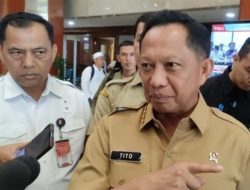 Mendagri Bela Bupati Pati Pilihan Rakyat Jangan Dimakzulkan, Netizen: Rakyat yang Suruh Mundur!