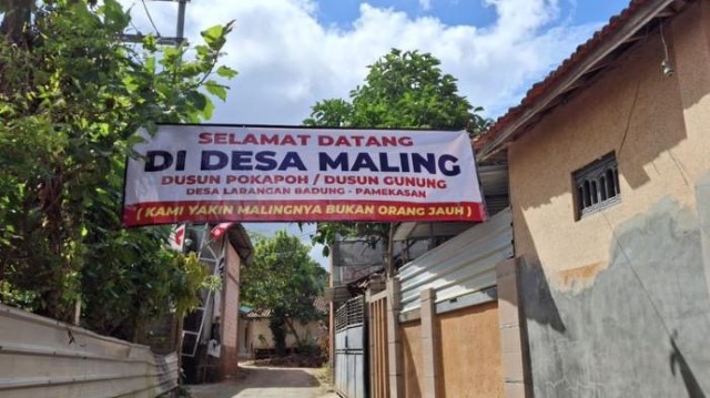 VIRAL Aksi Warga Pamekasan Pasang Spanduk “Selamat Datang di Desa Maling”