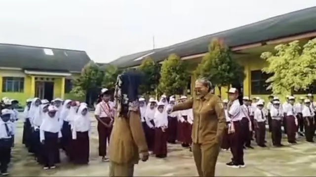 Viral Guru SD di Lampung Ancam Cekik Siswa saat Upacara, Terindikasi Memiliki Riwayat ODGJ