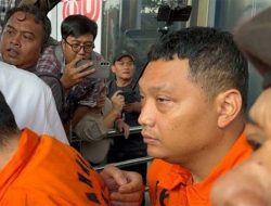 Rumah Sultan Kemenaker Digeledah, KPK Temukan Tumpukan Dolar dan Bukti Elektronik