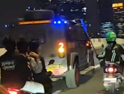 Kabur Usai Lindas Ojol, Rantis Brimob Dikejar Massa hingga ke Atas Flyover Tanah Abang