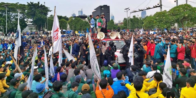Mahasiswa Geruduk Polda Metro Jaya Siang Ini