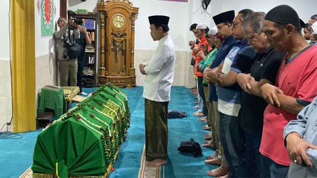 Anies Baswedan Ikut Salat dan Doakan Jenazah Affan Kurniawan yang Meninggal Dilindas Baracuda Polri