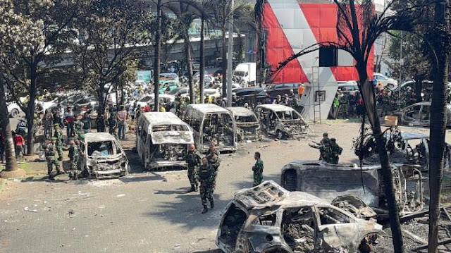 Gedung DPRD Kota Makassar Terbakar: 4 Tewas, 87 Mobil Tinggal Bangkai