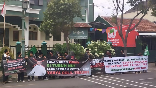 Aliansi Santri Minta Gus Yahya Turun dari Kursi Ketua Umum PBNU: Tolak Agen Zionis!