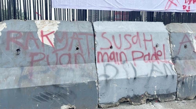 DPR Semakin Jauh dari Rakyat, Lebih Lengket dengan Istana