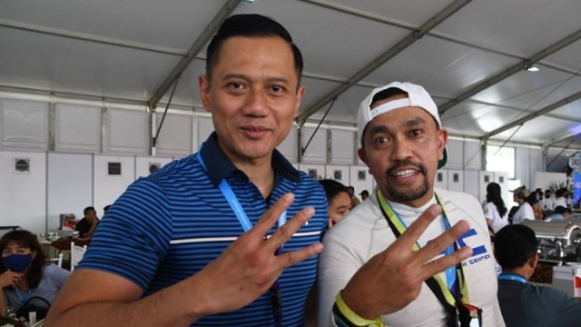 VIRAL Aksi Ahmad Sahroni Pamer Salat Bareng AHY, Publik Muak: Kok Kepikiran Ibadah Direkam?