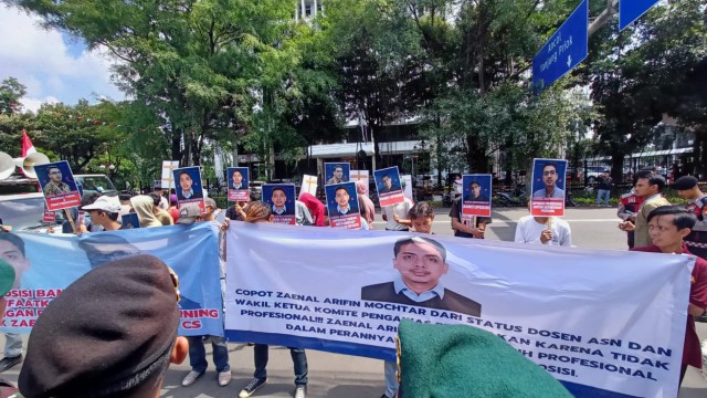 Pakar HTN Zainal Arifin Mochtar Didemo Kelompok Misterius Usai Orasi di Bundaran UGM, Jabatan Dosen Diancam: Siapa Mereka?