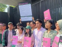 Influencer Geruduk DPR Serahkan Dokumen 18+7