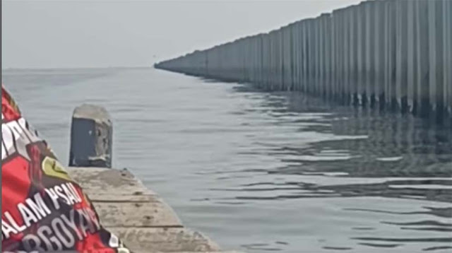Tanggul Beton Misterius 3 Km Mendadak Muncul di Pesisir Cilincing, Proyek Siapa Ini?