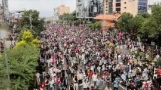 Viral Demonstran Gen Z Nepal Joget Aura Farming ala Indonesia di Tengah Demo Berdarah!