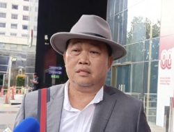 MAKI Serahkan Foto Istri Pejabat ke KPK: Berangkat Haji Furoda tapi Pakai Fasilitas Negara