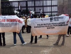 Massa IPPR Geruduk DPR, Tolak Wacana Reformasi Polri