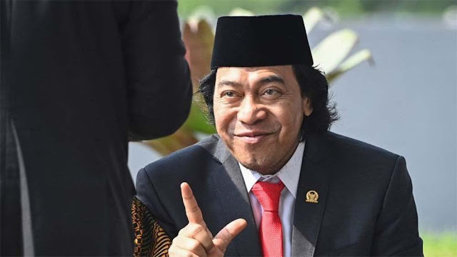 Komeng Bikin Pecah Suasana Rapat, Sentil Jakarta soal Banjir Pakai Guyonan Kijang Innova