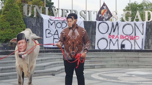 Sapi Berkepala Prabowo Diarak di Bundaran UGM, BEM KM Kritik Program MBG hingga Pidato PBB