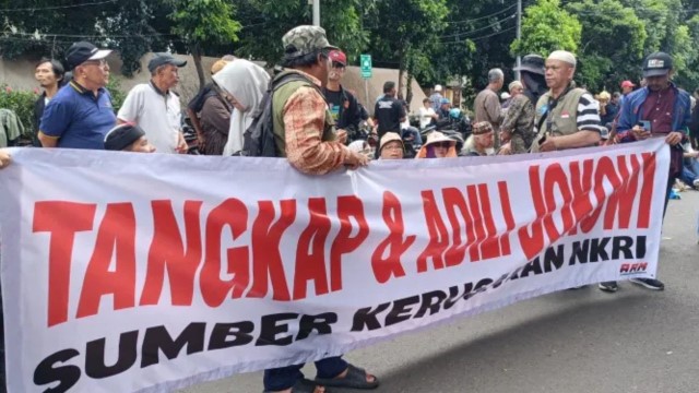 Dari Jalanan ke Gedung KPK: Simbol Seruan Menyeret Jokowi dan Keluarganya