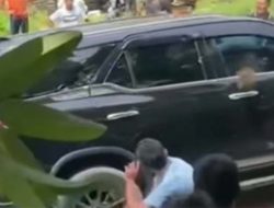 Detik-detik Mobil Kapolres Kuansing Diamuk Massa saat Penertiban PETI