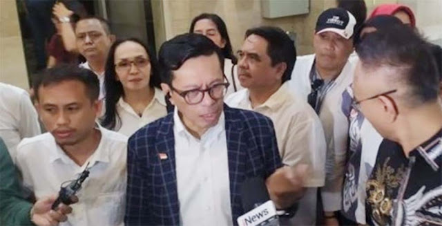 Dipimpin Duo Ade! Relawan Jokowi Geruduk Bareskrim Minta Polda Tuntaskan Kasus Fitnah Ijazah Palsu