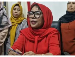 Terungkap Sosok Emak-emak yang Siap Demo Hanya Pakai Bra Demi Jokowi