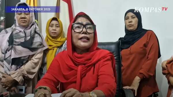 Viral Demo Pakai BH dan Celana Dalam, Emak-emak Pendukung Jokowi: Biar Dapat Perhatian
