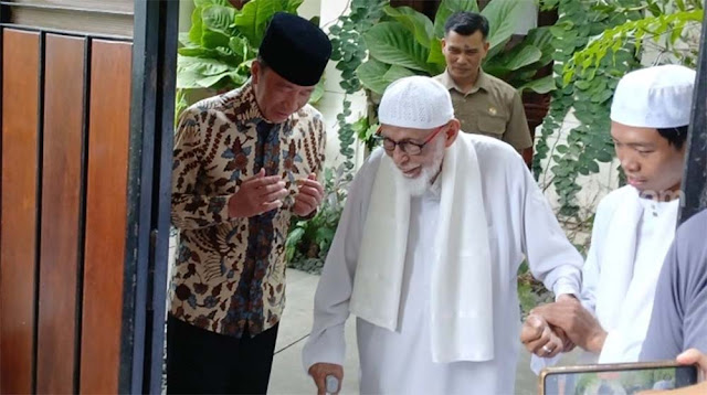 Jokowi Bohongi Publik? Eks Intelijen Ungkap Drama di Balik Pertemuan dengan Abu Bakar Baasyir