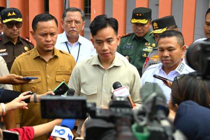 Respons Mengejutkan Gibran usai Roy Suryo Cs Ziarah ke Makam Ayah Jokowi di Karanganyar