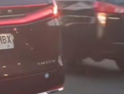 Viral di DIY: Mobil Sultan HB X Lagi Antre, Disalip Pejabat Tot-Tot Wuk-Wuk