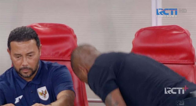Patrick Kluivert Ngamuk Timnas Indonesia Gagal Lolos Piala Dunia 2026 Usai Kalah 0-1 dari Irak: Pukul Bench!