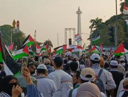 Ratusan Bendera Palestina Berkibar di Patung Kuda, Massa Kutuk Serangan Israel