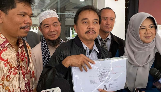 Terima Ijazah Jokowi dari KPU DKI Jakarta, Roy Suryo: 99,9 Persen Palsu