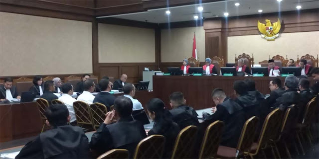 Kerry Adrianto Cs Didakwa Rugikan Negara Rp 285 Triliun
