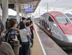 Whoosh Jadi Bom Waktu? Akademisi Sebut Kereta Cepat Jakarta-Bandung Bisa Bahayakan Negara