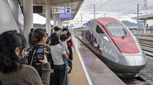 Whoosh Jadi Bom Waktu? Akademisi Sebut Kereta Cepat Jakarta-Bandung Bisa Bahayakan Negara