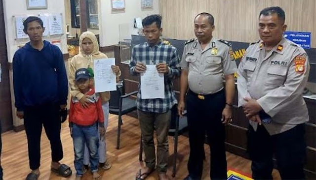 Miris! Satu Keluarga Nekat Jalan Kaki Tanjung Priok-Bandung gegara Kehabisan Uang