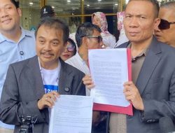 Roy Suryo Sambangi Kemendikdasmen, Bawa Dokumen Kejanggalan Riwayat Pendidikan Gibran