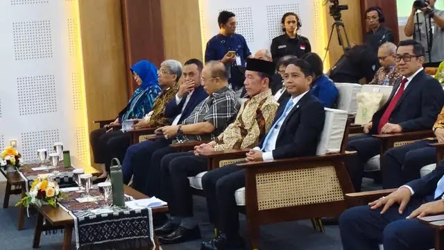 Menhut Raja Juli Singgung Ijazah Asli di Hadapan Jokowi saat Pidato di UGM