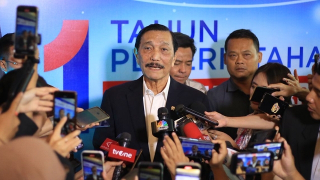 Kereta Cepat Punya Utang Jumbo, Luhut: Tidak Ada Transportasi Publik di Dunia yang Untung