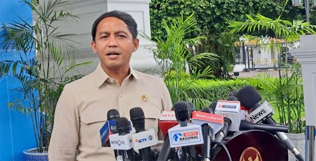 Heboh Raja Juli Sindir Ijazah Asli di Depan Jokowi, Sammy Notaslimboy: Lempar Punchline tapi Anyep