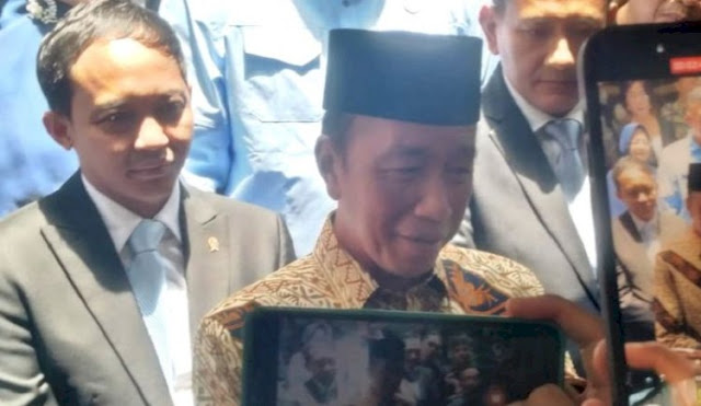 Ditanya Utang Kereta Cepat Whoosh, Jokowi Bungkam dan Cuma Tersenyum