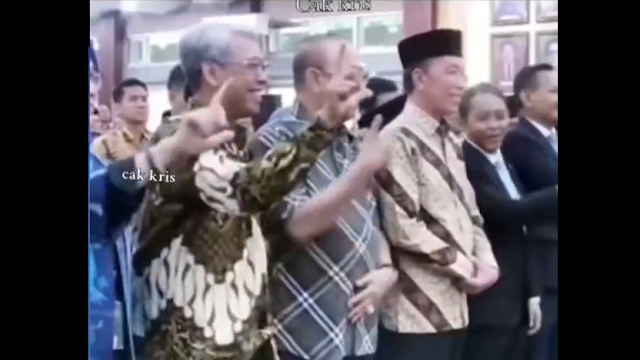 Celingak-Celinguk, Jokowi Terlihat tidak Bisa Salam UGM