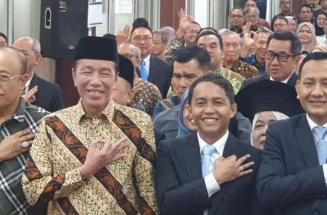 Jokowi Tak Hafal Salam UGM? Rizal Fadillah Makin Yakin Ijazahnya Palsu: Sudahlah, Stop Tipu-tipu