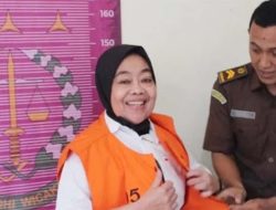 Senyum Lebar Heni Mulyani, Mantan Kades di Sukabumi yang Tilep Uang Rakyat Rp 500 Juta