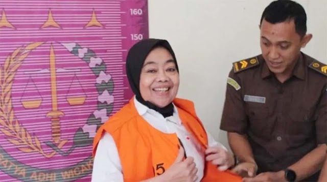 Senyum Lebar Heni Mulyani, Mantan Kades di Sukabumi yang Tilep Uang Rakyat Rp 500 Juta
